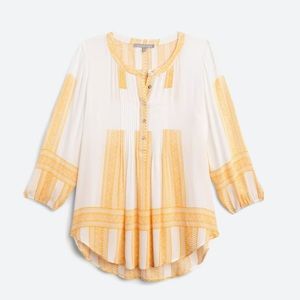 Women’s embroidered tunic top by Daniel Rainn with a split neck. Size XL